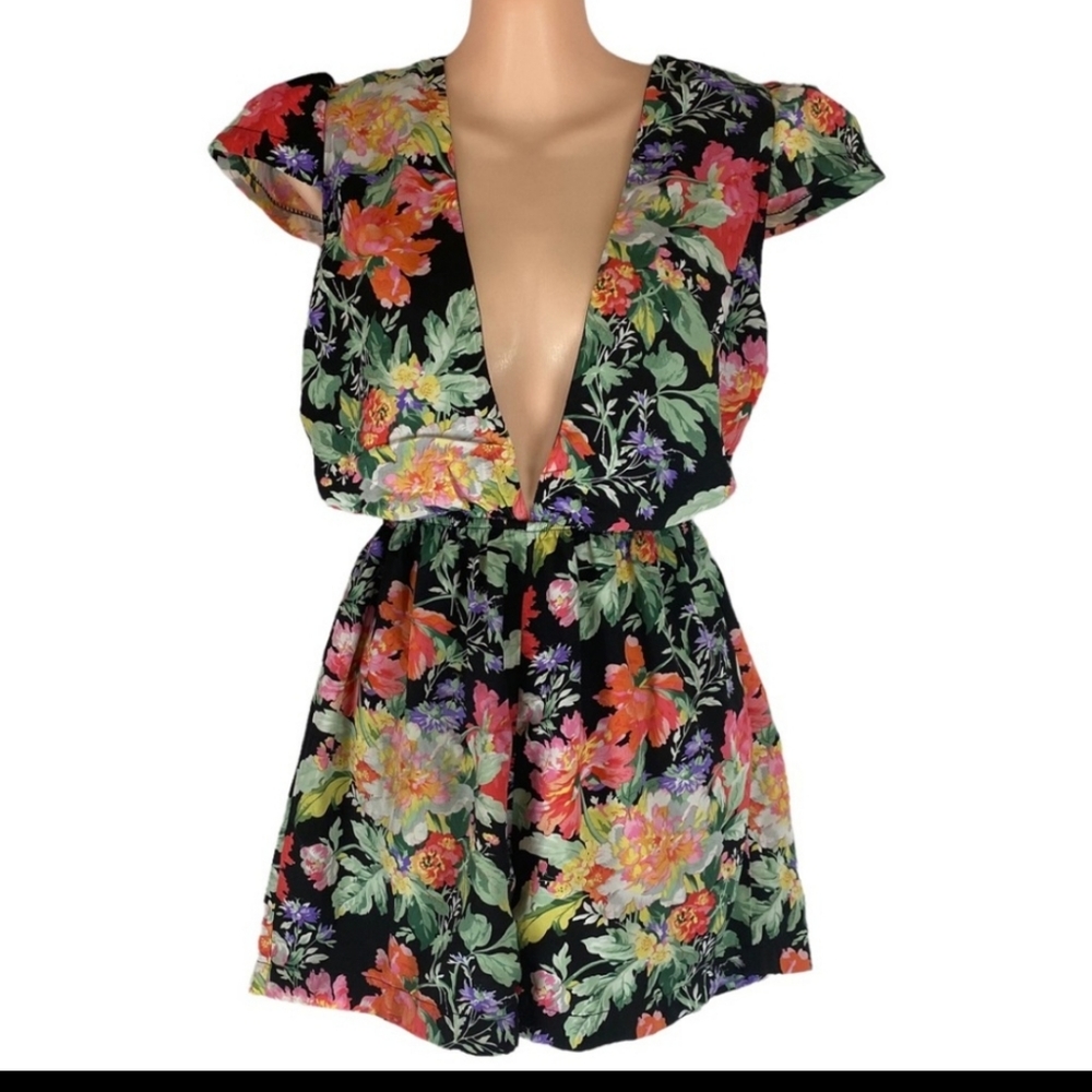 Romper lower V Line